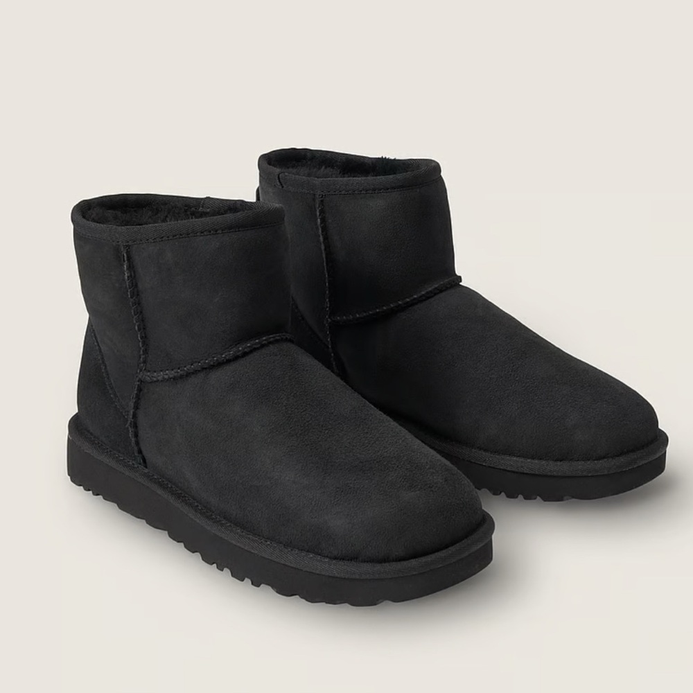 Women’s UGG Classic Mini boot Size 6